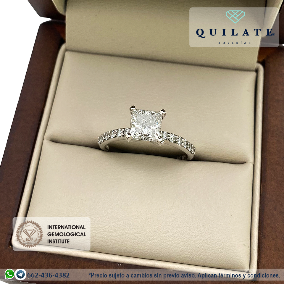 Anillo de compromiso con diamante central princess 1.22 CT Lab