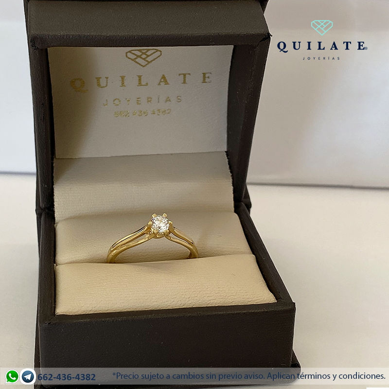Anillo de compromiso con detalle corazón